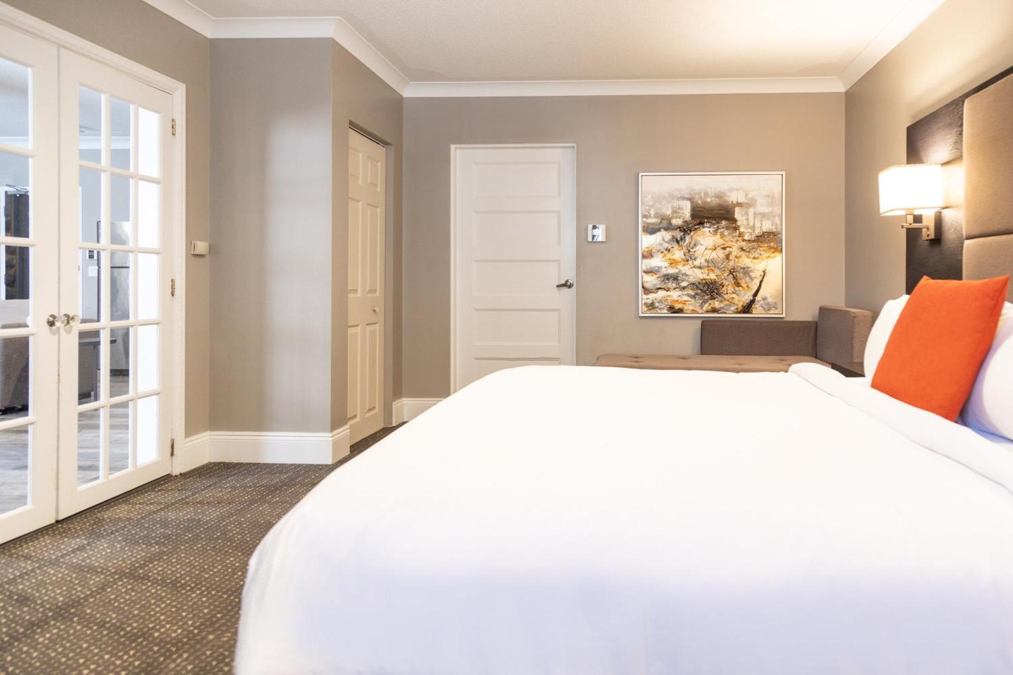Crowne Plaza Fredericton Lord Beaverbrook By Ihg Exterior photo