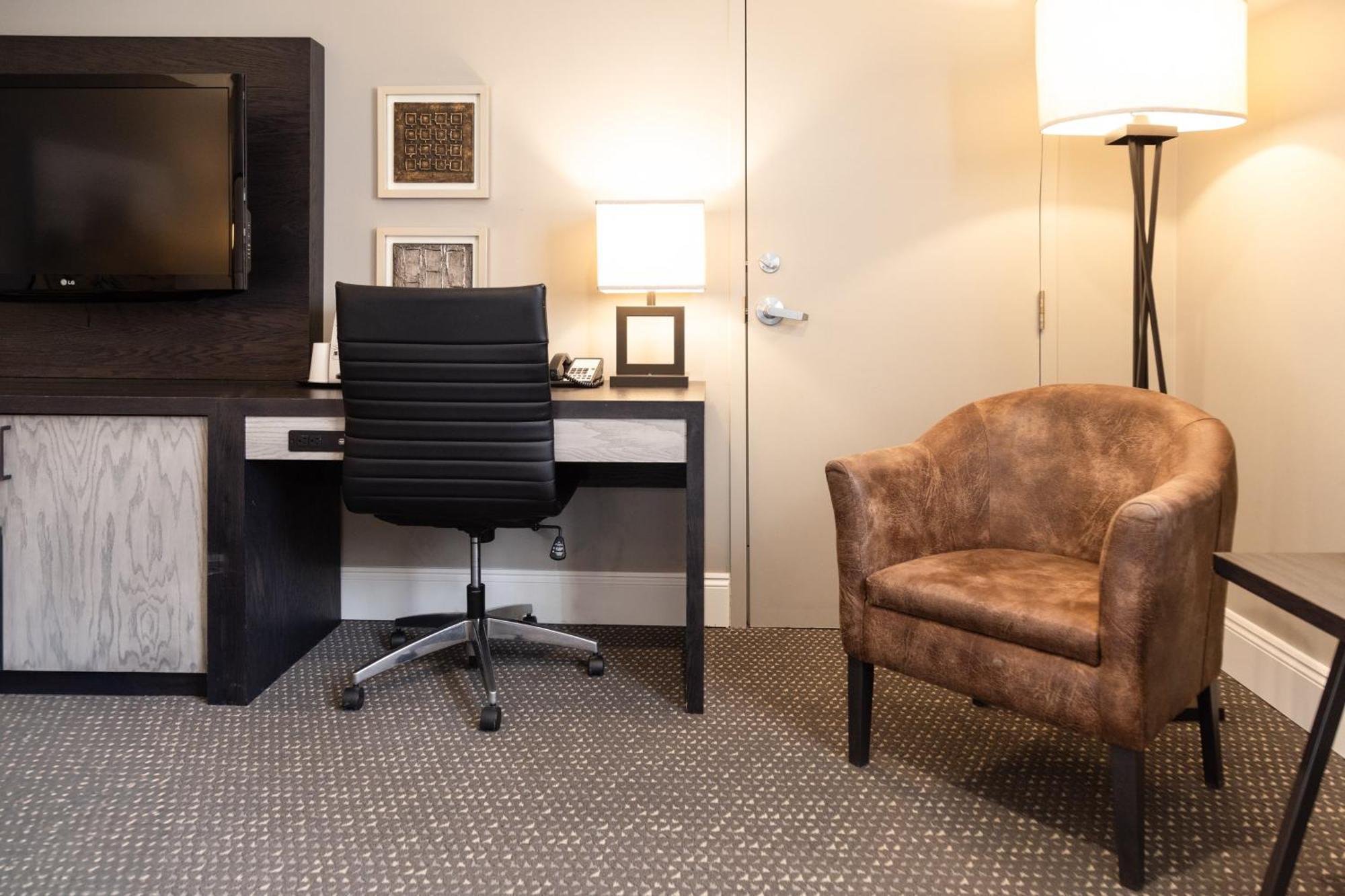 Crowne Plaza Fredericton Lord Beaverbrook By Ihg Exterior photo