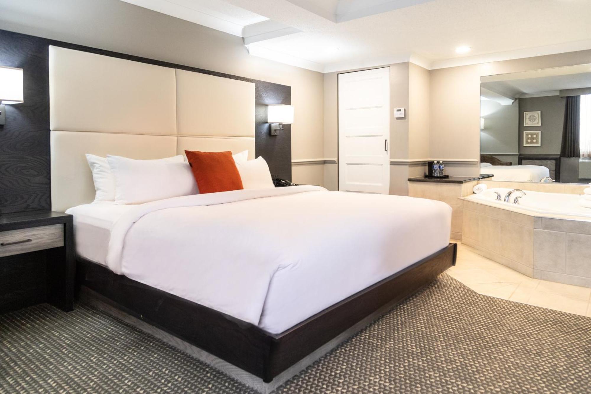 Crowne Plaza Fredericton Lord Beaverbrook By Ihg Exterior photo