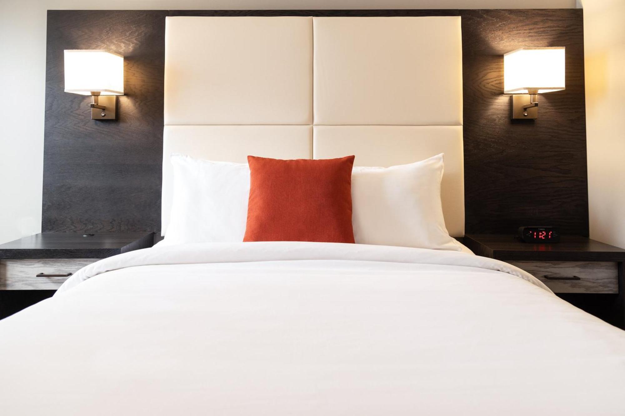 Crowne Plaza Fredericton Lord Beaverbrook By Ihg Exterior photo