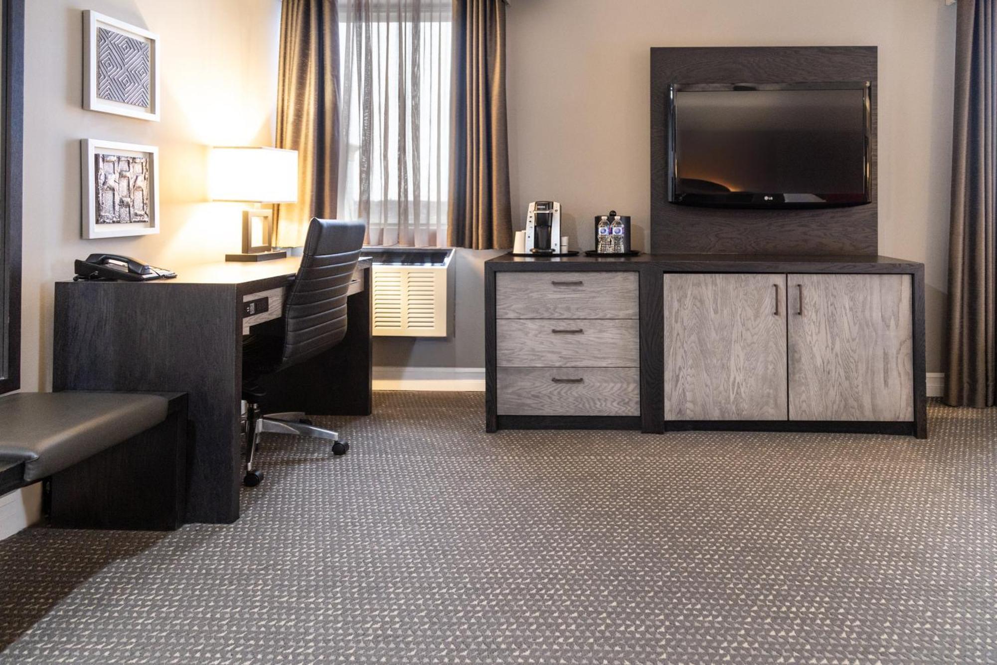 Crowne Plaza Fredericton Lord Beaverbrook By Ihg Exterior photo