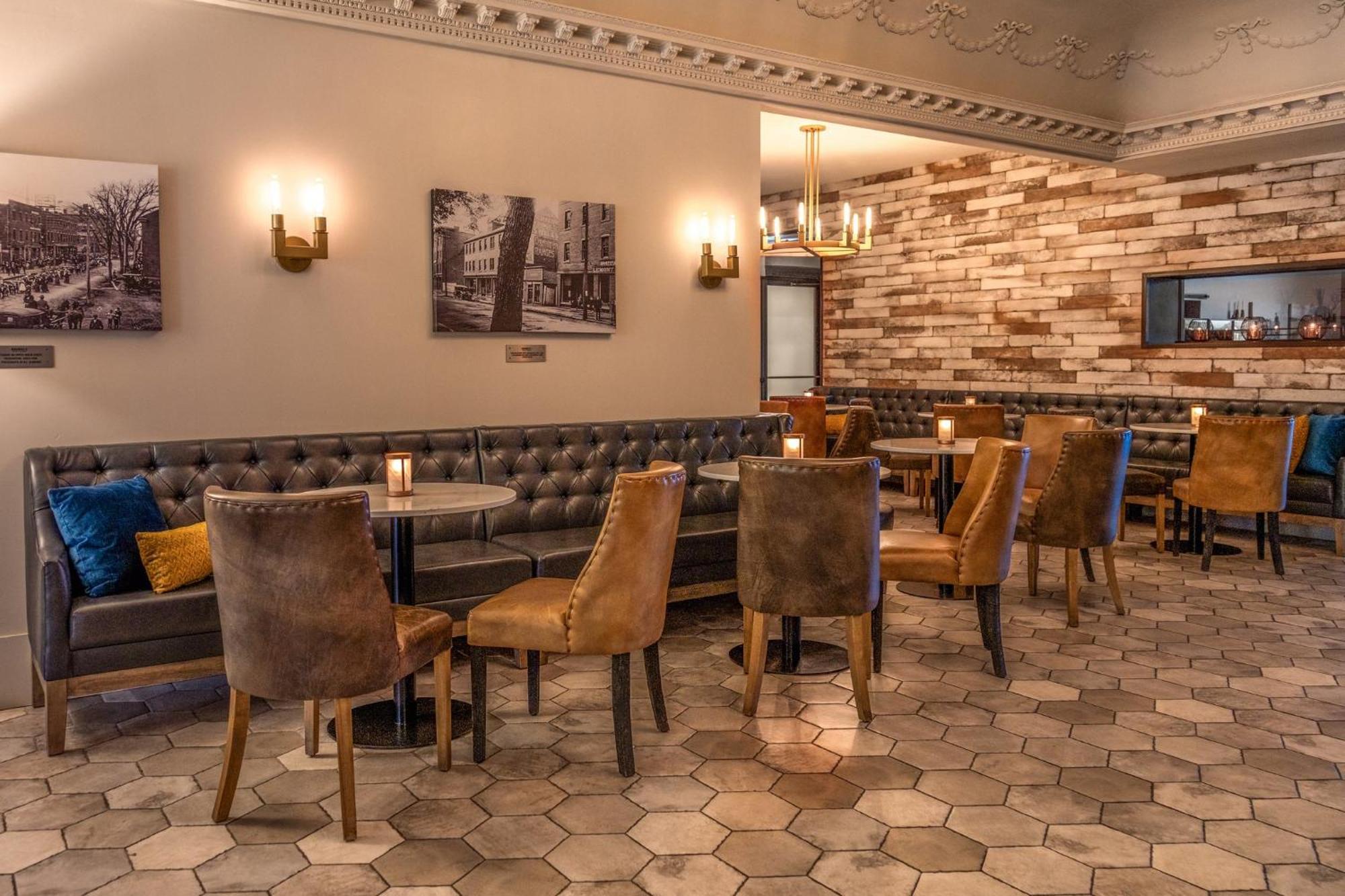 Crowne Plaza Fredericton Lord Beaverbrook By Ihg Exterior photo