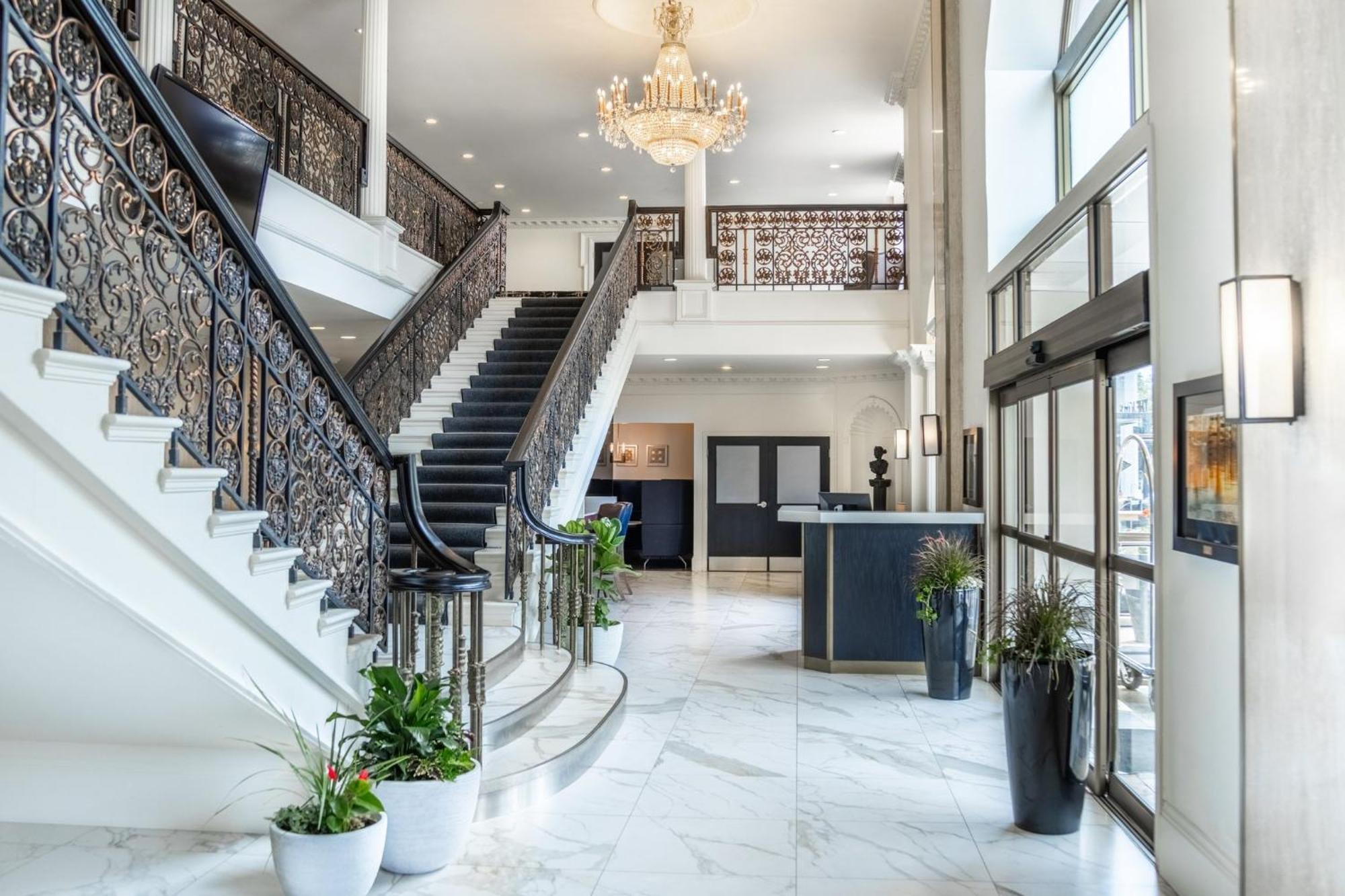 Crowne Plaza Fredericton Lord Beaverbrook By Ihg Exterior photo