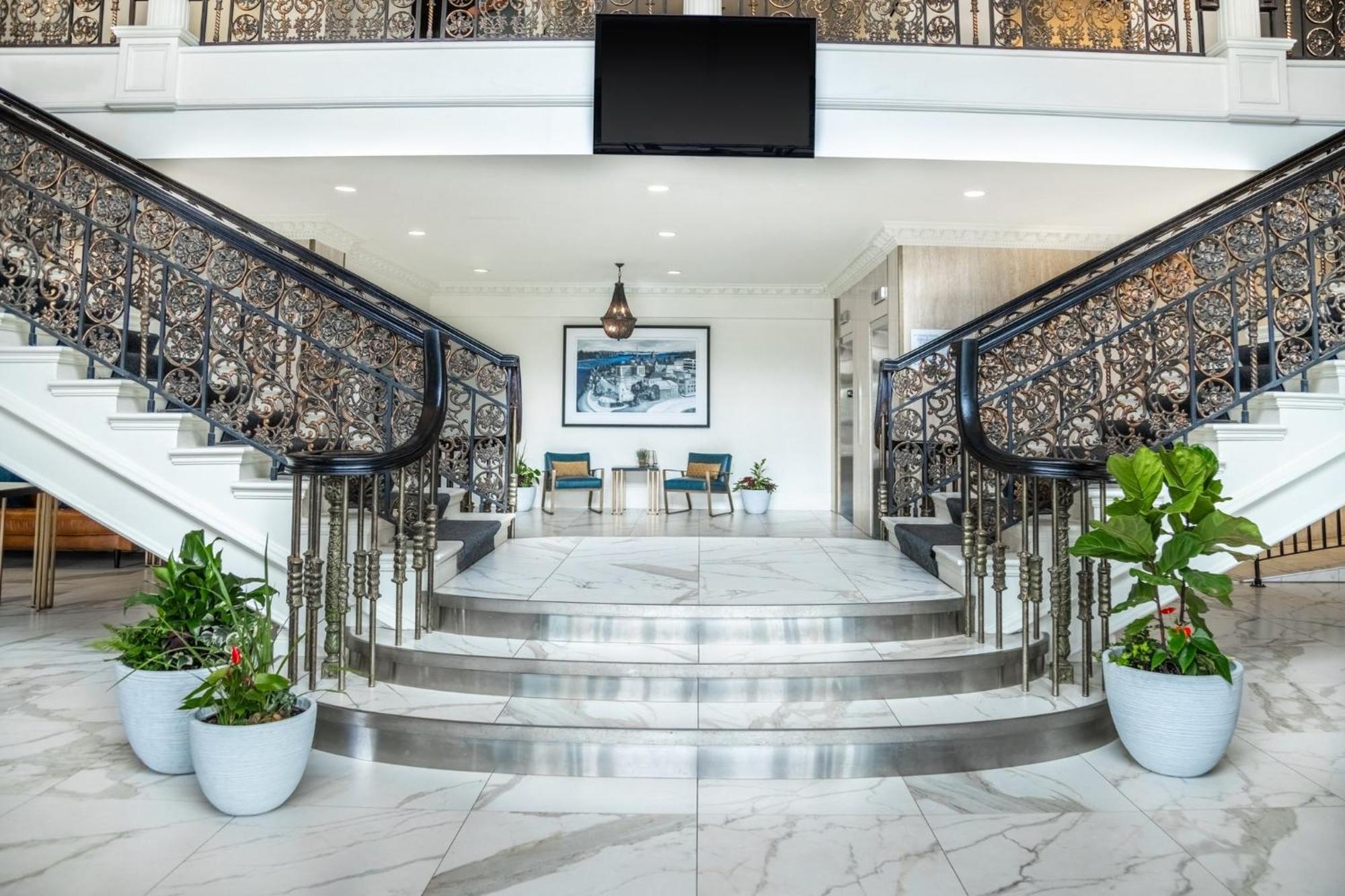 Crowne Plaza Fredericton Lord Beaverbrook By Ihg Exterior photo